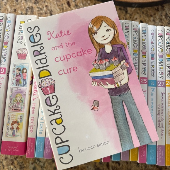 Cupcake Diaries 34 Book Set - Picture 5 of 5